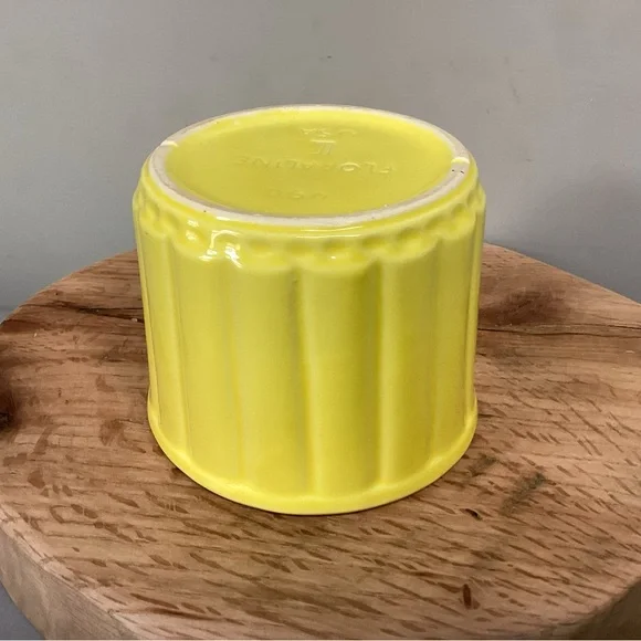 🟡 Vintage - McCoy Floraline Brilliant Yellow Planter / Pot - Circa 1960s - Rare - Picture 11 of 16